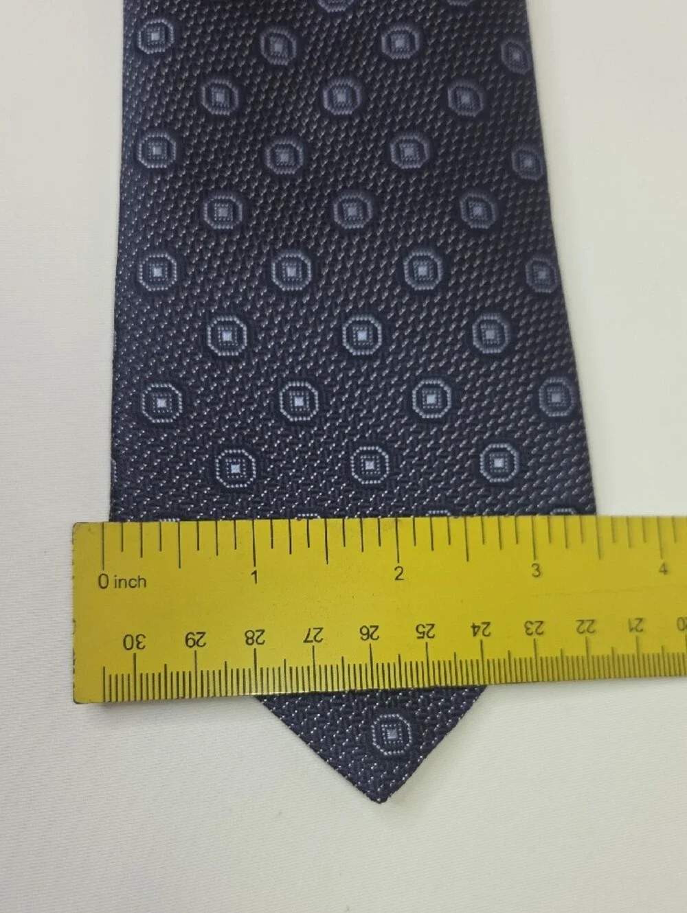 Canali Mens Dark Blue 100% Silk Tie with Light Blue Medallion Pattern 3.5x59.5